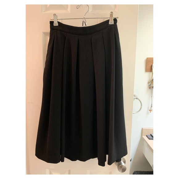 H&M A-line Skirt Black Size 6 Business Casual - Picture 1 of 3